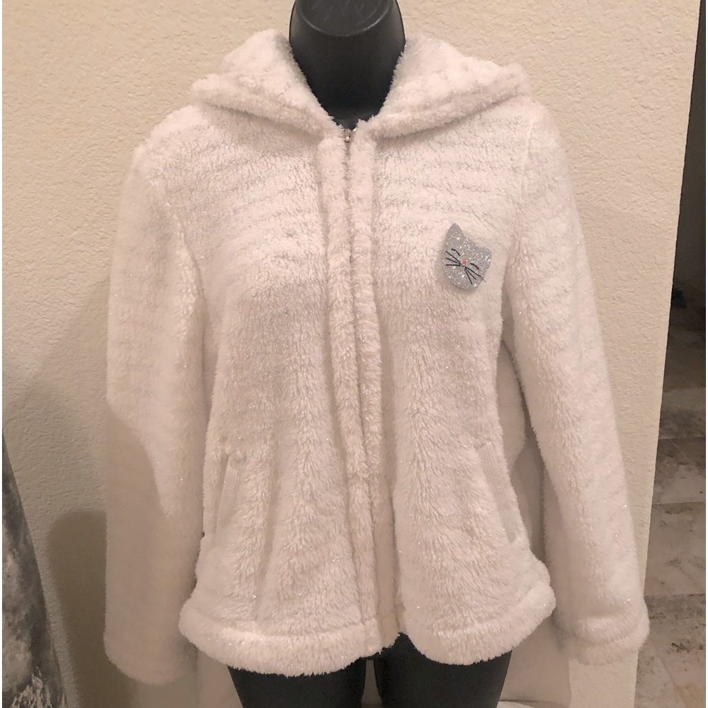FUZZY SUPER SOFT ZIP UP JACKET IN WHITE
